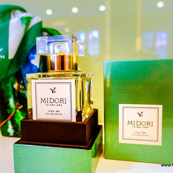 Midori Eau De Parfume with lacquer box and scarf